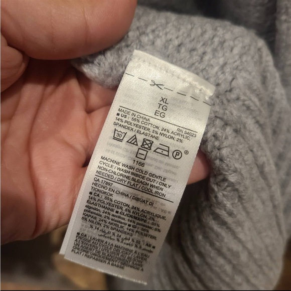 Old Navy Heather Gray Knit Sweater - Picture 3 of 4